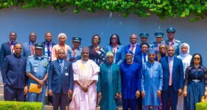 Tinubu Moves To Optimize Revenue, Inaugurates National Single Window Committee …President Bola Tinubu (firth from right) with members of the Presidential Steering Committee for the National Single Window Project during the inauguration of the committee at the Presidential Villa in Abuja, on Tuesday...