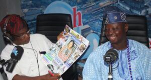 It’s Wrong To Accuse Babalawos Of Being Yahoo-Boys’ Godfathers – Renowned Ifa Priest, Mogaji Ifalere Ifagbenro Olayinka Agboola, left, with Chief Ifalere Ifagbenro during the recent live Radio Show on Splash 105.5fm in Ibadan...