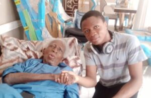 Olunloyo Reveals Real Reason Obasanjo Appointed Bola Ige As One Of His Ministers, Watch Video Dr Victor Omololu Olunloyo, on his sofa...in a handshake with one of his visitors, Master Jesuloba...