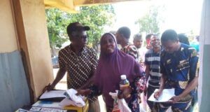 Makinde’s Govt Distributes Farm Inputs To Farmers In Saki West, Oorelope, 4 Other LGAs