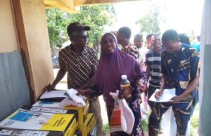 Makinde’s Govt Distributes Farm Inputs To Farmers In Saki West, Oorelope, 4 Other LGAs