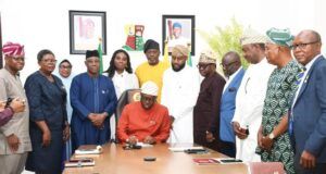 Makinde: Changing Oyo’s Narrative With Strong Institutions By Sulaimon Olanrewaju Oyo State Governor, Seyi Makinde (sitting); signing the Oyo State Project Monitoring Agency bill into law. With him from left are, Commissioner for Oublic Works and Transport, Professor Dahud Kehinde Shangodoyin; Head of Service, Mrs Olubumi Oni; Commissioner for Special Duties, Alhaja Fausat Sanni; Deputy Governor, Barr Bayo Lawal; Secretary to the State Government, Prof Olanike Adeyemo; Chief of Staff, Hon Segun Ogunwuyi; Speaker, Oyo State House of Assembly, Hon Debo Ogundoyin; deputy Speaker, Hon Abiodun Fadeyi; Attorney General and Commissioner for Justice, Barr Biodun Aikomo and Executive Assistant on Project Monitoring, Engr Muftau Salawu, held at Governor's Office, Secretariat, Ibadan...