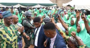 Makinde Bids Oyo State’s 1,070 Intending Pilgrims Farewell, Tasks Them On Need To Be Good Ambassadors Engineer 'Seyi Makinde, the governor of Oyo State, left, with the pilgrims...