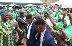 Makinde Bids Oyo State’s 1,070 Intending Pilgrims Farewell, Tasks Them On Need To Be Good Ambassadors Engineer 'Seyi Makinde, the governor of Oyo State, left, with the pilgrims...