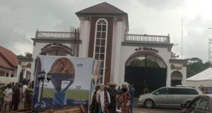 Fanfare As Makinde, Olubadan-Designate Commission Ultramodern Palace ...the busy entrance to the new Palace of the Olubadan of Ibadanland on Wednesday afternoon...