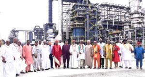 Poor Treatment Of Dangote Refineries, Others: Oil Producing Communities Group Reacts Cross section of delegates from Host Communities of Nigeria Producing Oil and Gas (HOSTCOM) during a visit to Dangote Petroleum Refinery and Fertiliser in Lagos on Saturday, July 27, 2024…