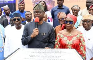 Makinde Makes More Promises As He Commissions Ibadan’s Inner Roads From left: Deputy Governor of Oyo State, Barr Bayo Lawal; Governor Seyi Makinde; Commissioner for Public Works and Transport, Prof Dahud Shangodoyin; wife of former governor of Oyo State, Mrs Mutiat Ladoja and former deputy governor, Engr Hamid Gbadamosi, during the commissioning of 38.4km feeder roads in Ibadan metropolis…