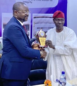 the guest lecturer Chief Sunday Dare left receives a plaque from the chairman of the occasion Major General Ashimiyu Adebayo Olaniyi Rtd