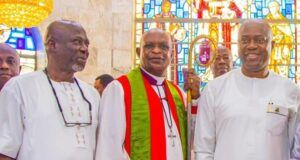 Photos: When Oyo’s Gov Makinde Remembered Late Dad 12 Years After …Oyo State Governor, Seyi Makinde (right); his brother, Barr Muyiwa Makinde (left) and Bishop of Ibadan North Anglican Diocese, Rt. Reverend Dr Oluwarotimi Aladekugbe, during the thanksgiving service on Sunday…