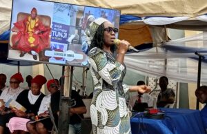 Photos: Faces At The Special Service Of Songs Held In Honour Of ‘Baba Amafo’, Pastor (Engr.) Sunday Adetunji In Lagos ...Bimbo Adetunji...one of the beautiful daughters of the deceased speaking about her late, loving father...