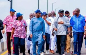 When Sanwo-Olu Opened Last Red Line Flyover In Mushin Lagos' Governor Babajide Sanwo-Olu and others at the event...