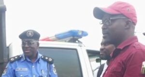 Invitation Of Ajaero By Police, Attempt By FG To Delay Implementation Of New Minimum Wage – Oyo NLC …Comrade Kayode Martins, right, during the solidarity visit to Oyo State Police Command…with Deputy Commissioner of Police, Adejobi Akinade…
