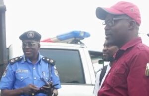 Invitation Of Ajaero By Police, Attempt By FG To Delay Implementation Of New Minimum Wage – Oyo NLC …Comrade Kayode Martins, right, during the solidarity visit to Oyo State Police Command…with Deputy Commissioner of Police, Adejobi Akinade…
