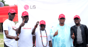 Relief As LG Electronics Lights Up Oriba Community with Solar-Powered Solutions L-R: Alh. Muftau Lawal, Elder, Oriba Community ; Hon. Seriki S. Olabowale, aid to Hon. Wale Raji (MHR); Chief S.B Olukolu, Patron Oriba Youth Movement; Mr. Paul Mba, Marketing Manager, LG Electronics, Nigeria at the official commissioning of the solar-powered borehole and streetlights donated to Oriba Community area of Epe Lagos State...