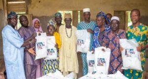 Ido, Ibarapa Traders Receive Food Palliative From Senator Alli