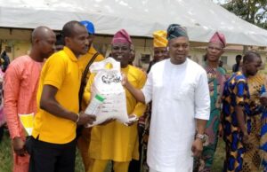 Day Sheriff Adeojo Gave Out Agricultural Inputs To Ido Farmers