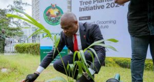 We Are Glad To Lead Africa’s Green Revolution With 2024 Tree Planting Initiative – UBA Foundation …Group Managing Director/CEO, United Bank for Africa, Oliver Alawuba planting a tree at the flag-off of UBA Foundation’s Tree Planting Initiative, where the Bank plans to plant 2 million threes across Africa in 2024, held at the UBA Foundation Garden in Marina, Lagos…