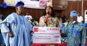 Day Makinde’s Government Gave Out Cash, Food Items To Celebrate International Day For The Elderly