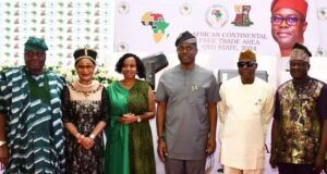 Makinde Reveals Plan By His Govt To Explore AfCFTA’s Benefits To Grow Oyo’s Economy From left, Osun State Commissioner for Commerce, Rev Bunmi Jenyo; Former Minister of Trade, Chief (Mrs) Onikepo Akande; Special Adviser to Oyo State Governor on International Trade and African Continental Free Trade Area (AfCFTA), Ms Neo Theodore Tihaselo; Oyo State Governor, Seyi Makinde; his deputy, Barr Bayo Lawal and Oyo State Commissioner for Trade, Industry Investment and Cooperative, Hon Adeniyi Adebisi, during the Oyo State 2024 AfCFTA Consultative Forum, held at International Conference Centre, University of Ibadan…