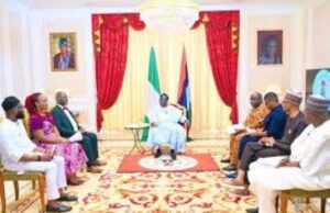 Nigerians In Súàrá Sòbó Bus By Dr Festus Adedayo ...President Bola Tinubu and others during the Presidential Media Chat...