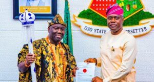 History Recorded As Makinde Presents Instruments Of Office To 46th Alaafin Of Oyo Oyo State's Governor Seyi Makinde, right, with the new Alaafin of Oyo, His Imperial Majesty, Oba Akeem Abimbola Owoade...