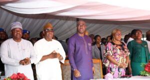 Makinde Raises The Alarm, Says ‘Northwest Bandits Are Now Taking Refuge In Oyo’ L-R: Deputy Speaker, Oyo State House of Assembly, Hon Abiodun Fadeyi; Deputy Governor of Oyo State, Barr Bayo Lawal; Governor Seyi Makinde; his wife, Tamunominini and Oyo State, Head of Service, Mrs Olubunmi Oni, during the Oyo State Government 2025 Inter-Faith Service, held at the Secretariat, Ibadan…