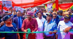 Day Somolu, Kosofe, Lagos Mainland’s Network Of Roads Were Commissioned By Sanwo-Olu Governor Babajide Sanwo-Olu and others...