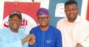 Pictorial: Prof Shangodoyin, Oyo’s Works Commissioner, Others Join Agboola To Mark 5th Anniversary Of Parrot Xtra Hour On Splash FM L-R: Ambassador Olayinka Agboola, Prof Dahud Shangodoyin and Tunde Olawuwo...