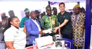 Ogun Speaker Hails Dangote’s Contribution To Nigeria’s Economy L-R: Stella Elemezie, Dangote Sinotruk Senior Sales Officer, Adeola Adeokun, Dangote Sinotruk Manager Sales, Hon. Oludaisi Elemide, Ogun state Speaker House of Assembly, Kelvin Huang, Dangote Sinotruk Head of Sales, Hon. Olusola Akinbode, Chairman Yewa North Local Government of Ogun state at the Dangote Industry Limited, Special Day at the Ogun state International Trade fair on Wednesday 12 February 2025…