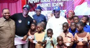 Makinde’s Govt Flags-Off Health Insurance Scheme For Primary School Pupils …Oyo Dep. Gov. Barr. Lawal (middle) flanked by Dr. Adeniran (3rd left), ES, OYSHIA, (2nd left), Chairman, Oyo State Hospitals Management Board, Dr. Stephen Fagbemi (left) and some of the pupils on Thursday...