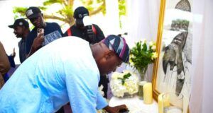 Sanwo-Olu Reveals South-West Govs’ Plans To Give Adebanjo Befitting Funeral Governor of Lagos State, Mr. Babajide Sanwo-Olu signing the condolence register of Pa Ayo Adebanjo at his residence in Lekki, Lagos, on Tuesday...