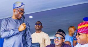 Makinde Joins Adeleke At Osun LG Chairmen’s Swearing-In Ceremony, Warns APC Not To Truncate Democracy Engineer 'Seyi Makinde, left, in Osogbo...delivering his message on Sunday...