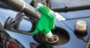 Many Filling Stations Yet To Drop Petrol Price Despite Dangote’s ₦699/Litre Slash