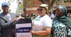 Fidelity Bank Splashes Millions of Naira On Youth Corps Members With GAIM 6 L – R: Branch Leader, Fidelity Bank Plc, Nanka Close, Wuse, Abuja, Vincent Ijioma; GAIM 6 NYSC Empowerment Grant winner, Bomane-Aziba Koromo; and Zonal Inspector, NYSC Zone 3, Abuja, Adama Usman, at the Fidelity Bank GAIM 6 NYSC Empowerment Grant prize presentation ceremony for Q1 in Abuja recently…