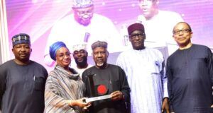 Aliko Dangote Adds Another Feather, Bags Leadership Person Of The Year Award L-R: Chief of Staff to Aliko Dangote, Ibrahim Dikko Adamu; Senior Special Adviser to Aliko Dangote, Fatima Wali Abdurrahman; Jamil MD Abubakar; Special Adviser to Aliko Dangote, Engr. Mansur Ahmed; Senior General manager, External Relations/ Stakeholder Management, Abatcha Bishara and the Group Chief Branding and Communication, Dangote Industries Ltd, Anthony Chiejina, all representatives of the President /CE, DIL, Aliko Dangote at the Presentation of Person of the year 2024 Award, at Leadership 17th Edition of Annual Conference & Awards in State House Banquet Hall, Aso Rock Villa Abuja on Tuesday April 8, 2025…