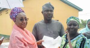 Aliko Dangote Foundation Hailed For Supporting FCT, Kogi Residents With ₦16bn Food L-R: Senior Special Adviser to the President of Dangote Group, Fatima Wali Abdurrahman, Representative of FCT Minister, Ango Abdullahi Suleiman and a beneficiary, Mary Musa, during the flagg off of the Aliko Dangote Food Intervention Programme in Abuja…Tuesday...
