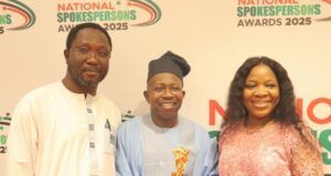 Dele Oyewale, EFCC’s Spokesman Bags Government Spokesperson Of The Year Award Head, Media and Publicity Unit of the Economic and Financial Crimes Commission, EFCC, Mr. Dele Oyewale, middle, at the event...