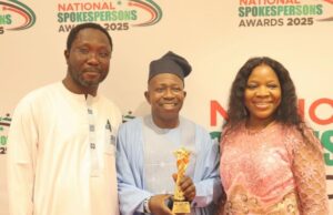 Dele Oyewale, EFCC’s Spokesman Bags Government Spokesperson Of The Year Award Head, Media and Publicity Unit of the Economic and Financial Crimes Commission, EFCC, Mr. Dele Oyewale, middle, at the event...