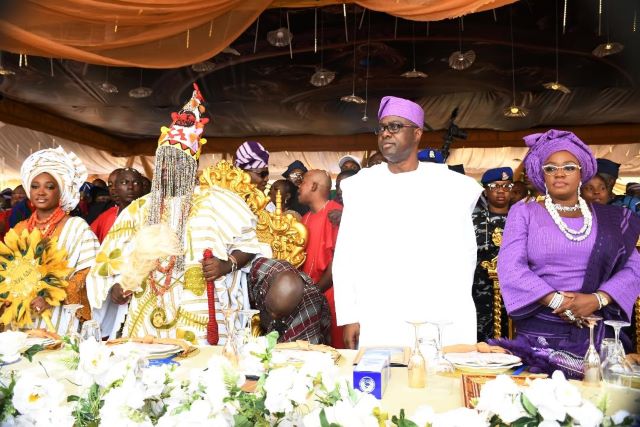 Makinde and Alaafin Oyo State Governor, Seyi Makinde (second right); his wife, Tamunominini (right); the new Alaafin of Oyo, Oba Abimbola Owoade and his wife, Ayaba Abiwumi...at the event...