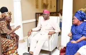 Our Plan Is To Give Olunloyo Befitting State Burial – Makinde Oyo State governor, 'Seyi Makinde (middle); widow, Mrs Aderonke Olunloyo (right) and sister of the deceased, Mrs Adebisi Apanpa, during the governor's condolence visit Olunloyo Family…on Tuesday…