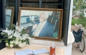 Dr Victor Omololu Olunloyo: Uncommon Brilliance By Dr Kolade Mosuro ...condolence register with the Late Dr Omololu Olunloyo's picture...at the deceased's Molete, Ibadan home...