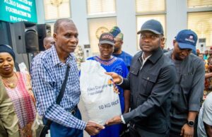 Dangote National Food Palliative Gesture Hailed By Edo Gov …the Edo State Deputy Governor, Hon. Dennis Idahosa (Second right) presenting a bag of Aliko Dangote Foundation rice a visually impaired beneficiary in Benin, Edo State capital…
