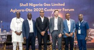 Deepening Of Gas Distribution: Shell Nigeria Gas Engages Stakeholders L-R: Manager, Strategy and Sustainability, NNPC Gas Marketing Limited (NGML) Daniel Aso; Team Lead on Gas, Office of The Special Adviser to The President on Energy, Lateef Biobaku; Managing Director, Shell Nigeria Exploration and Production Company Limited (SNEPCo); Ronald Adams; General Manager, Shell Energy Nigeria (SEN), Markus Hector ; Managing Director, Shell Nigeria Gas (SNG) Ralph Gbobo and Joseph Musa, Director Gas at The Nigerian Midstream and Downstream Petroleum Regulatory Authority (NMDPRA) at Shell Nigeria Gas customers Forum that held in Lagos…