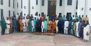 Adelabu 3 | PM Parrot Oyo APC leaders in a group photograph with the Power Minister Chief Adebayo Adelabu