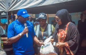 Mokwa Flood: Over 1,500 Residents Receive Food Packs From Fidelity Bank L-R: Branch Leader, Minna, Fidelity Bank Plc, Mustapha Abubakar; Her Excellency, First Lady of Niger State, Hajiya Fatima Umaru Bago; and the CEO, ABBASID (a Fidelity Food Bank partner), Hajiya Hauwa Abbas; at the Fidelity Food Bank Distribution in Mokwa, Niger State recently...