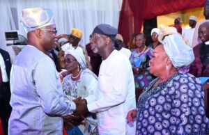 Oyo Govt Holds Executive Session In Honour Of Late Omololu Olunloyo From left, Oyo State Governor, Seyi Makinde; son of the late former Governor of Oyo State, Dr Omololu Olunloyo, Gbenga (Kapoor) and Olunloyo's widow, Mrs Ronke Olunloyo, during the Lying-in-State and Executive Session for the former governor, held at the House of Chiefs, Secretariat, Ibadan…