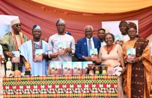 Makinde Hails As Dotun Oyelade Presents New Book On Oyo State From left, Soun of Ogbomoso, Oba Gandi Olaoye; Alaafin of Oyo, Oba Abimbola Owoade; Oyo State Governor, Seyi Makinde; the Author, Prince Dotun Oyelade; his wife, Mrs Oyelade and wife of a former Governor of Oyo State, Chief (Mrs) Mutiat Ladoja, during the launching and presentation of the book ''KNOW OYO STATE," held at the Emeritus Professor Theophilus Ogunlesi Hall, UCH, Ibadan...