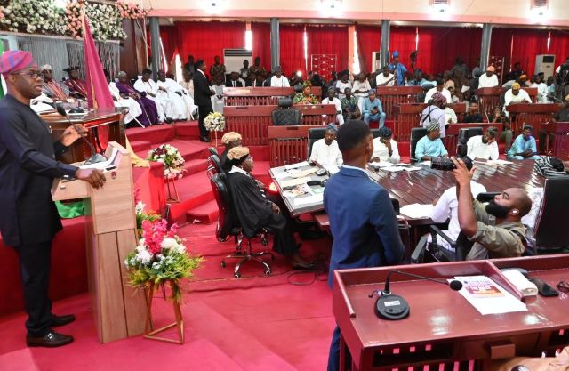 Seyi Makinde ...Oyo State Governor, Seyi Makinde (left); addressing the State House of Assembly members, during his presentation of the State of the State address held at House Assembly Chamber, Secretariat, Ibadan...