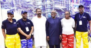Dangote To Wealthy Nigerians: Invest In Our Country To Ensure Its Economic Growth L-R: Director of Academic, Strathmore Business School (SBS), Carol Musyoka; Director of Academic Lagos Business School (LBS) Patrick Akinwuntan; Vice President, Oil and Gas, Dangote Industries Limited, Devakumar Edwin; President / CE, Dangote Industries Ltd, Aliko Dangote; Dean of Lagos Business School ( LBS) Professor Olayinka David-West; Executive Dean of Strathmore Business School(SBS) Nairobi Kenya, Dr. Caesar Mwangi, during the visit of LBS’ Global CEO Africa Programme Cohort 5 to Dangote Petroleum Refinery and Fertiliser Plant in Ibeju-Lekki Lagos on Thursday July 10,2025…