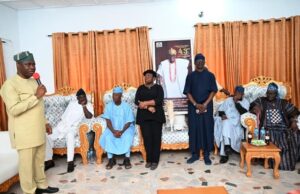 Makinde Visits Late Olubadan Olakulehin’s Family, Makes Promises
